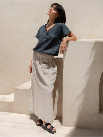 Model wears Vivre Linen and Cotton Blouse in Charcoal